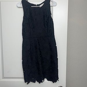 Black sleeveless lace dress